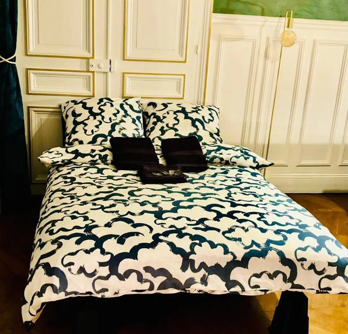 Charme, Confort Et Tradition A Cote De Montmartre 파리 아파트